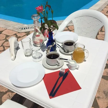 Aparthotel Avra